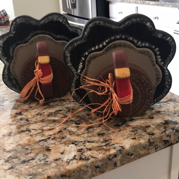 Wooden hand painted decorative turkeys - Picture 1 of 7